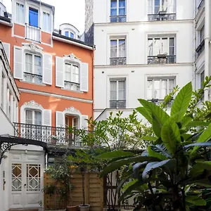 Yuna Blanche , Paris France